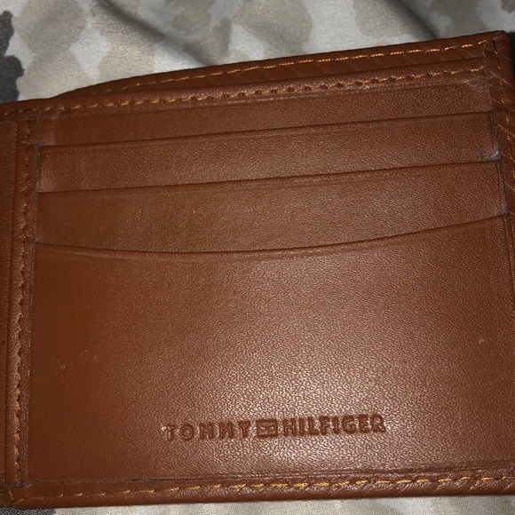 Men’s genuine leather Tommy Hilfiger wallet. - Picture 2 of 5